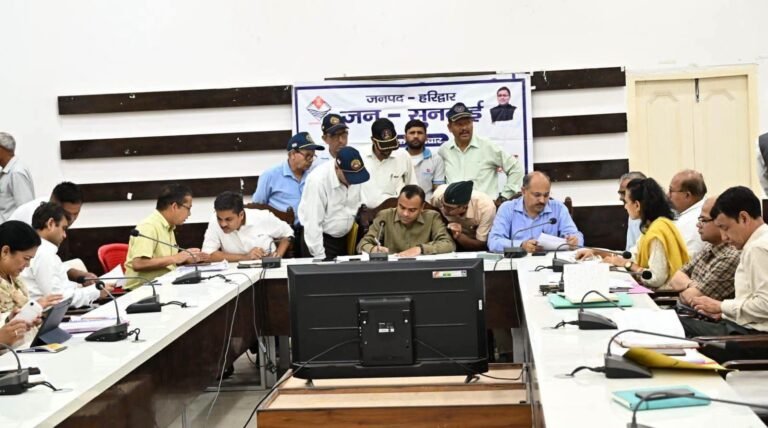 “जनसुनवाई में 51 फरियादें, 22 का मौके पर समाधान—डीएम मयूर दीक्षित ने अफसरों को दिया सख्त अल्टीमेटम, लंबित शिकायतों पर अब नहीं चलेगी ढिलाई!”