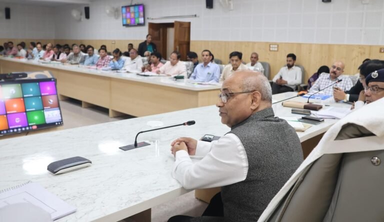 “टनल हादसे पर आयुक्त सख्त, रेस्क्यू में तेजी के साथ श्रमिक हितों को सर्वोच्च प्राथमिकता”