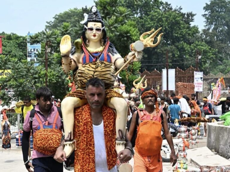 “हर-हर महादेव” से गूंजा हरिद्वार, आस्था का ऐसा सैलाब कि उमड़ पड़े 76.85 लाख कांवड़िए, चौथे दिन 31.50 लाख ने भरा गंगाजल!