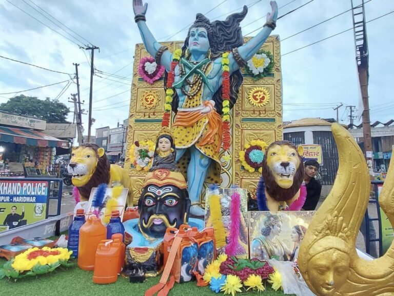 “भगवा रंग में रंगी धर्मनगरी, उमड़ा आस्था का सैलाब! एक दिन में 44.38 लाख शिवभक्तों ने उठाया गंगाजल, अब तक 2.64 करोड़ कांवड़िए रवाना”