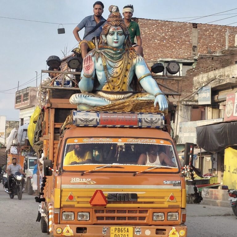 “हरिद्वार में उमड़ा आस्था का सैलाब, 11वें दिन 60.70 लाख शिवभक्त गंगाजल लेकर रवाना; अब तक 3.80 करोड़ से अधिक कांवड़िए हुए रवाना”