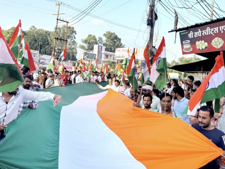 “तिरंगे के रंग में रंगा बहादराबाद, गूंजे ‘भारत माता की जय’ के जयकारे—भाजपा की भव्य तिरंगा यात्रा ने जगाई राष्ट्रभक्ति की लहर”