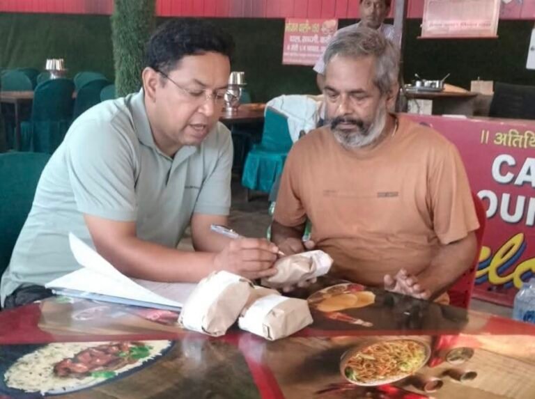 “कांवड़ियों की सेहत से कोई समझौता नहीं! हरिद्वार में ढाबों-रेस्टोरेंट्स पर खाद्य विभाग का अचानक निरीक्षण, 4 नमूने जांच के लिए सील”