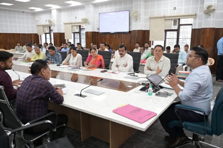 BIG BREAKING::  टीबी मुक्त भारत की मुहिम को मिलेगा जनभागीदारी का दम, डीएम विशाल मिश्रा ने अधिकारियों-कर्मचारियों से निक्षय मित्र बनने की अपील