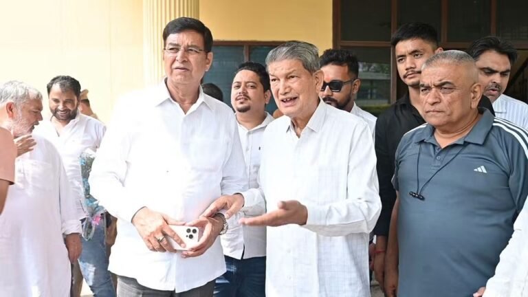 BIG BREAKING:: जनसंवाद यात्रा में सियासी गर्माहट! अफजलगढ़ में हरीश रावत से प्रीतम सिंह की आत्मीय मुलाकात, कार्यकर्ताओं ने किया जोरदार स्वागत