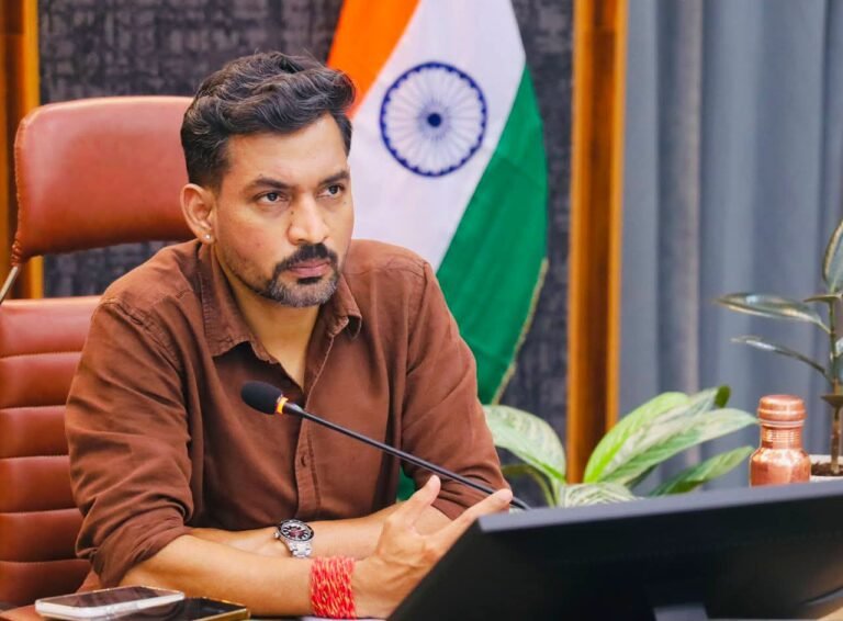BIG BREAKING:: बुजुर्गों के चेहरे पर खिलेगी मुस्कान! देहरादून में ‘सेवा संकल्प’ का बड़ा असर, 1611 बुजुर्गों को पेंशन का सहारा—नवंबर से खाते में आएंगे ₹1500
