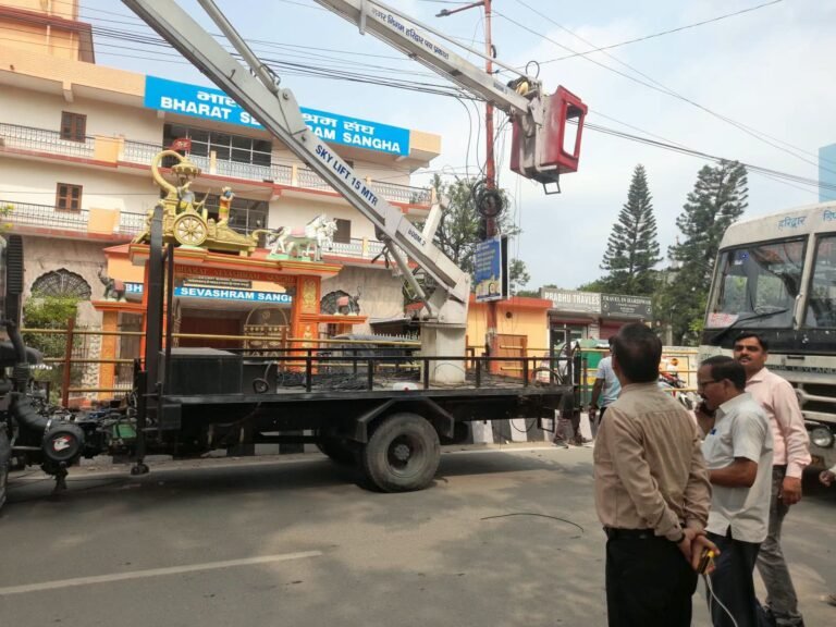 BIG BREAKING:: हरिद्वार में चला ‘केबल सफाई अभियान’, प्रशासन ने कसी शिकंजा! देवपुरा से रानीपुर मोड़ तक हटाए जा रहे अवैध तार