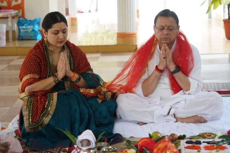 BIG BREAKING:: मुख्यमंत्री पुष्कर सिंह धामी ने मां दुर्गा की पूजा-अर्चना कर प्रदेशवासियों की सुख-समृद्धि की कामना की
