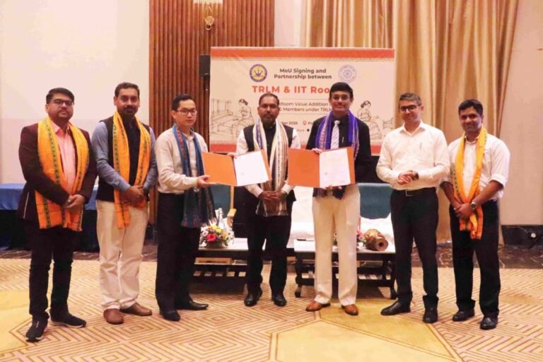 BIG BREAKING:: आईआईटी रुड़की का बड़ा कदम! त्रिपुरा की 500 महिला बुनकरों की बदलेगी तकदीर, हथकरघा कारोबार को नई उड़ान देने के लिए हुआ ऐतिहासिक समझौता