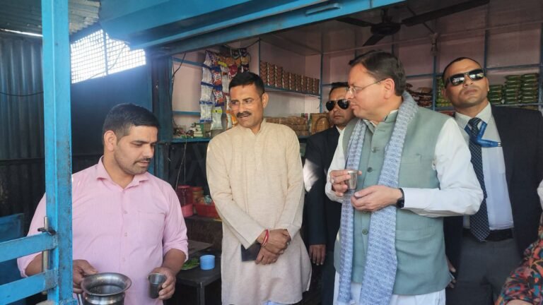BIG BREAKING:: श्रीनगर में चाय की चुस्की के साथ सीएम धामी का ‘लोकल फॉर वोकल’ संदेश, स्थानीय लोगों से किया आत्मीय संवाद